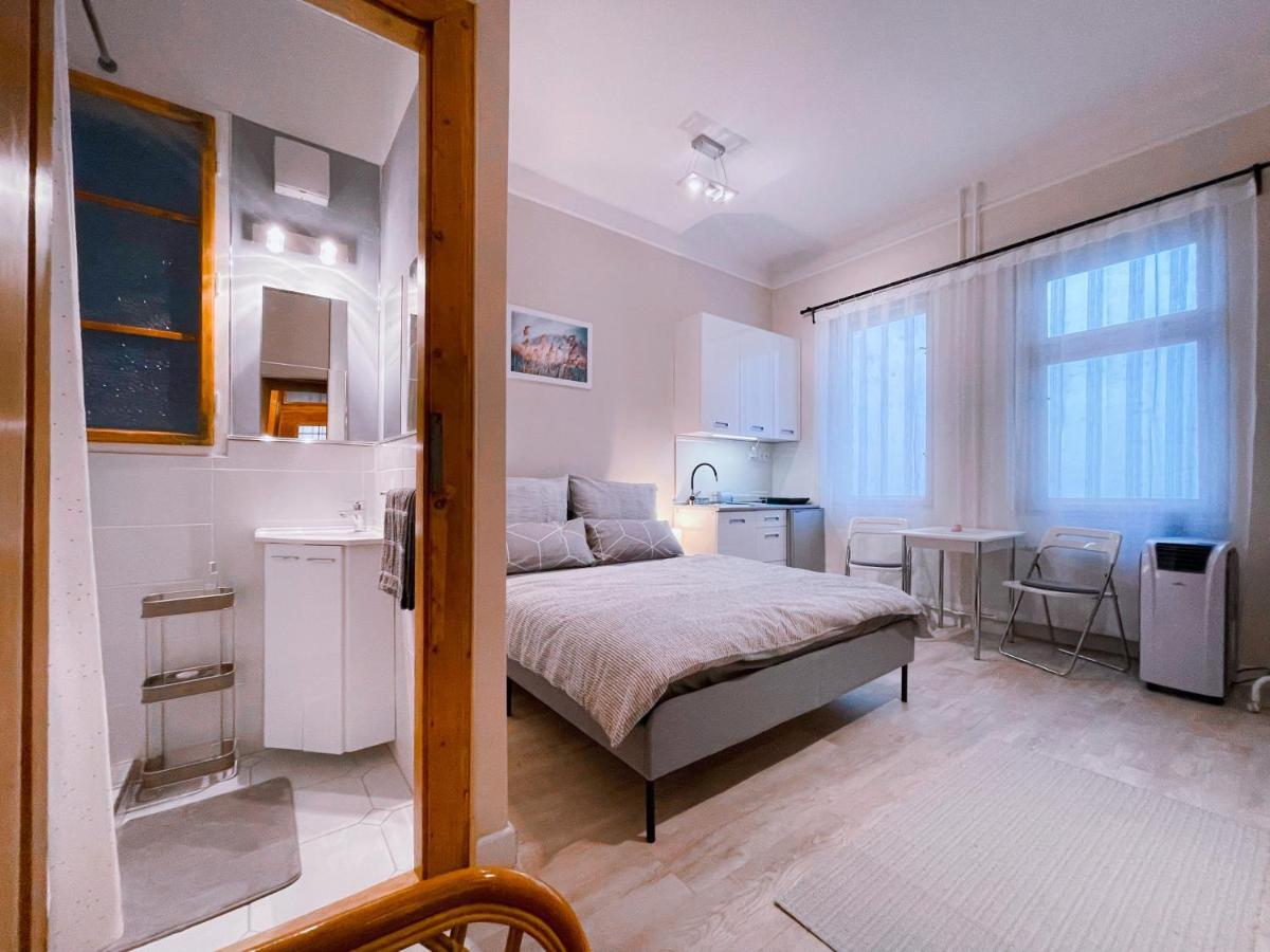 Falk Studio Apartment *